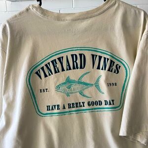 Men’s Vineyard vine shirt